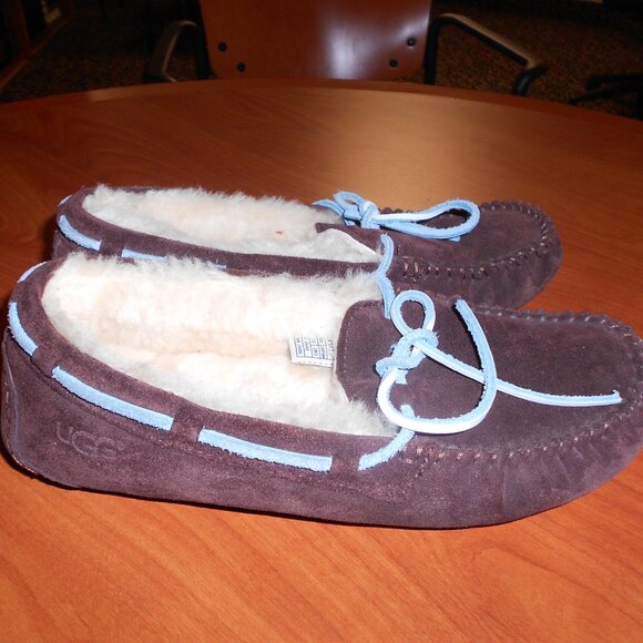 UGG 5612 DAKOTA MOCCASINS SLIPPERS CHOCOLATE BROWN SUEDE US WOMEN'S 7 - Picture 2 of 8